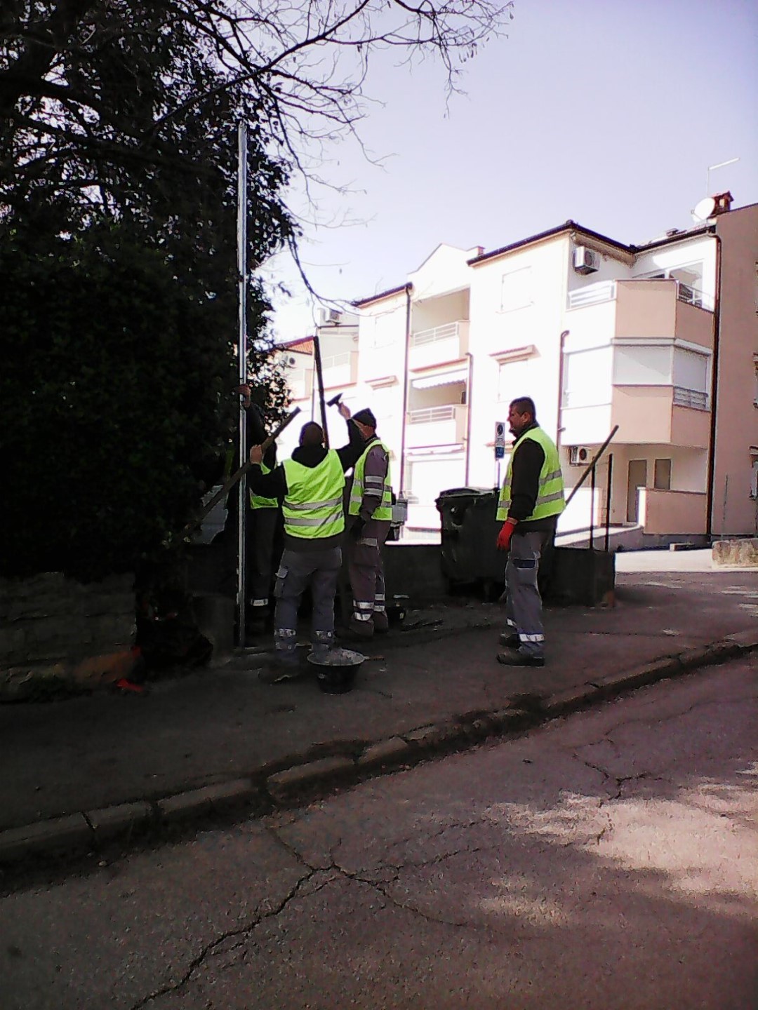 E' sempre bello vedere gli addetti del comune nel salvorino